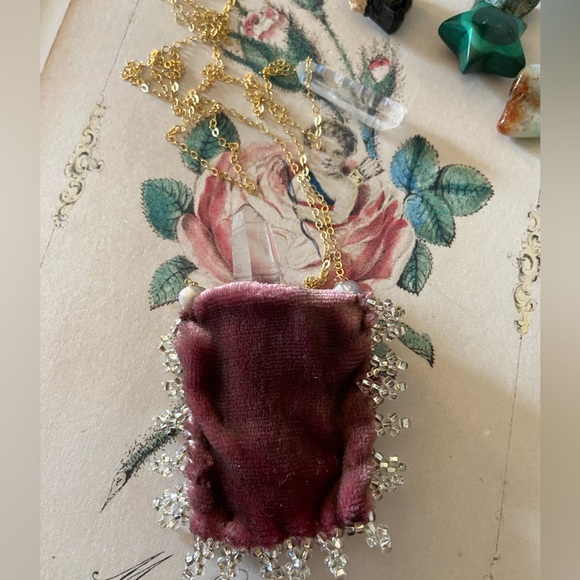 Stunning Velvet Amulet/Pendant Bag Necklace With Delicate Beadwork - OOAK - Picture 4 of 12